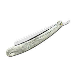 Navaja de Afeitar Recta Profesional UBI de Acero con Alto Contenido de Carbono y Mango de Plástico - Navaja de Afeitar Tradicional para Barbería y Uso en Salón de Belleza Masculino - Product Image 4