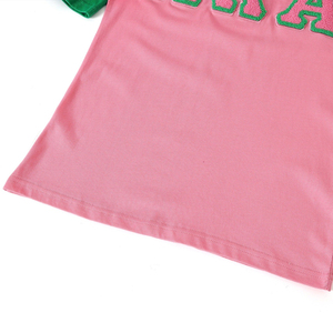Chemise Raglan Premium Rose et Vert Unisexe avec Logo Imprimé, Motif Lettres Grecques, Manches Contrastantes, Col en V, Respirante, Sportive, Haute Qualité - Product Image 3