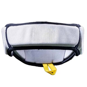 Protège-tête léger et rembourré 7v7, conçu avec un système de coque haute résistance pour garantir le confort et la protection de la tête. - Product Image 1