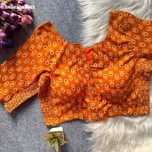 Nueva Colección de Blusas de Algodón Ajrakh con Estampado Ajrakh y Botones Laterales, Mangas Elásticas, Proveedor Indio - Product Image 1