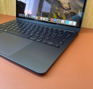M4 MaBook Air 13.4 Pulgadas 16GB RAM 512GB SSD  OS Grado A+ con Accesorios Originales - Product Image 4