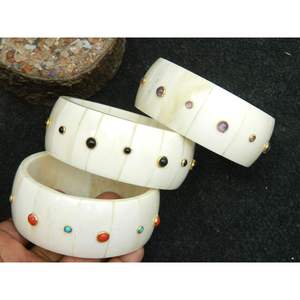 Brazaletes de Mujer Hechos a Mano con Resina y Madera de Primera Calidad, Elegantes Accesorios de Joyería - Product Image 4