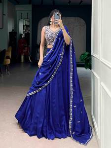 Nuevo conjunto de lehenga azul real de Cachemira con blusa y dupatta ricamente bordadas - Product Image 6