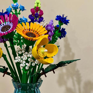 Bouquet de fleurs en blocs de construction 10313, compatible avec les pièces Legoed, adapté aux cadeaux de Noël, 939 pièces - Product Image 3