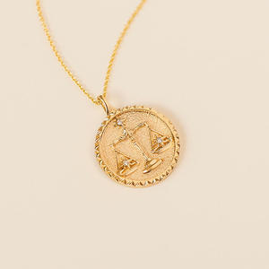 Collier pendentif en diamant avec médaillon des balances du zodiaque Libra - Product Image 3