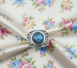 แหวนพลอยเซราฟินไนต์ธรรมชาติ เงินแท้ 925 ทำมือ รูปไข่ทรงคาโบชอง สีเขียว ของขวัญเครื่องประดับสำหรับผู้หญิง - Product Image 4