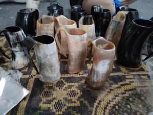 Jarra de Cerveza de Cuerno de Búfalo Natural Auténtico de la India, Pulida, de 18-20 oz, de Origen Ético - Product Image 5