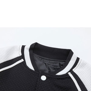 Veste universitaire réversible pour homme en 100 % laine, coloris noir et blanc, coupe droite, col montant, boutonnée sur le devant, style streetwear décontracté - Product Image 3