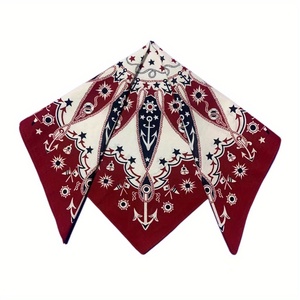 Foulard triangulaire en satin soyeux imprimé chapeau de sorcière effrayant pour femmes et filles, idéal pour les fêtes d'Halloween et les jeux de rôle (Trick or Treat) - Vente en gros - Product Image 2