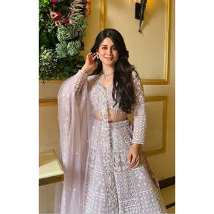 Vêtements de soirée Lehenga Choli pour femmes avec fil et ensemble de travail séquentiel - Product Image 5