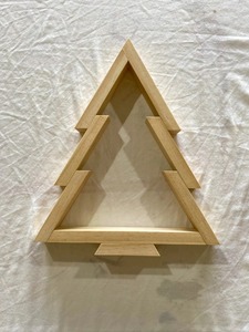 Décoration murale en forme de sapin de Noël en bois de style moderne faite à la main, écologique, taille personnalisable - Product Image 1