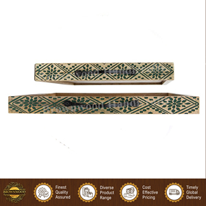 Ensemble de 2 plateaux de service en bois de manguier avec poignées en métal, plateaux en bois sculptés, plateaux décoratifs en bois pour la maison et les restaurants, plateaux de service pour aliments - Product Image 2