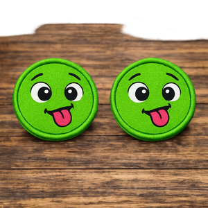 Parche Bordado Divertido de Cara con Lengua Fuera, Verde, Diseño de Sonrisa de Dibujos Animados, Termoadhesivo / Para Coser, Paquete de 100 Piezas para Ropa y Accesorios - Product Image 4