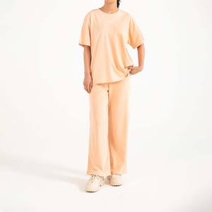 เสื้อยืดผู้หญิงไซส์ใหญ่ ผลิตจากประเทศปากีสถาน สวมใส่สบายและมีสไตล์ เสื้อยืดผู้หญิงทรงหลวม สีพีช เสื้อยืดผ้าฝ้ายเนื้อนุ่มสีพีช - Product Image 1