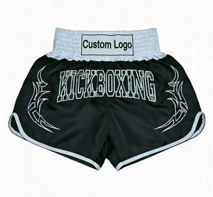 Shorts de Muay Thai personnalisés en gros pour hommes, gris et noir, en satin, avec broderie flamme tribale noire, logo personnalisé, vêtements de combat - Product Image 6