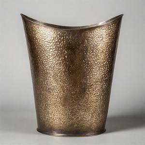 High end quality galvanized metal trash cans provide excellent odor containment paired with proper lids and <b>liner</b> - Product Image 2