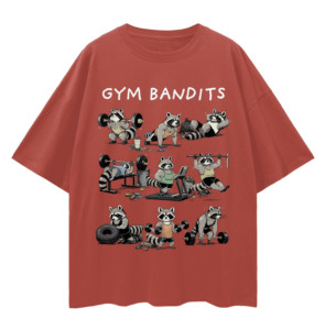 Camiseta de manga corta extragrande con estampado de dibujos animados de mapache de Gym Bandits para hombre, camiseta informal con cuello redondo, estilo jersey, para gimnasio y fitness. - Product Image 3