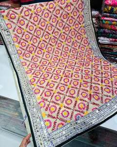 Dupatta Kalamkari brodée de style Phulkari, écharpe en modal brodée à la main avec imprimé paon, stoles en modal - Product Image 1