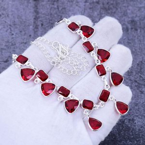 Pendentif en grenat naturel du Mozambique, fait main, en argent sterling 925, collier élégant de style bohème, cadeau d'anniversaire pour femmes - Product Image 2