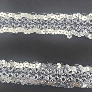 Bordure décorative de luxe en tissu et pour la décoration intérieure, écologique, vintage et traditionnelle, brodée de fleurs métalliques argentées et de sequins, largeur 2,7 cm - Product Image 4