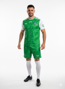 Conjunto de uniforme de fútbol sublimado en poliéster, camiseta deportiva con cuello redondo y pantalones cortos de fútbol con cordón ajustable. - Product Image 4