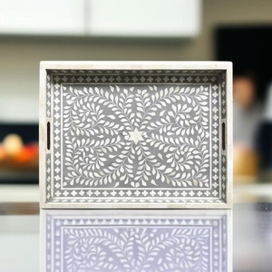 Plateau élégant en résine incrustée pour servir boissons et aliments, design linéaire élégant, style classique, fait main, durable, forme rectangulaire, le meilleur - Product Image 3