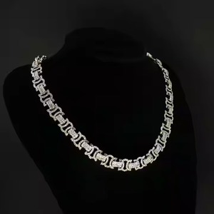 Chaîne cubaine en argent sterling 18 carats VVS1 avec diamants baguette et perle principale – Promotion - Product Image 1