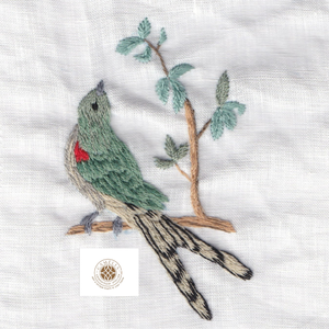 Design d'oiseau délicat, des tons frais évoquant la nature, idéal pour les moments de thé. - Product Image 3