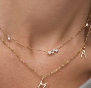 Collier chaîne à maillons avec pendentif en or massif 14 carats et diamants de laboratoire sertis en saphir, style classique, idéal pour la superposition - Product Image 5
