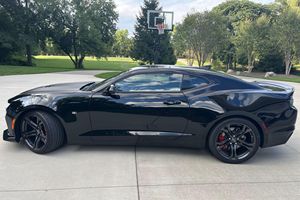Auto Usado Económico en Excelentes Condiciones, Chevrolet Camaro 1SS Coupé 2022, Listo para Enviar - Product Image 4