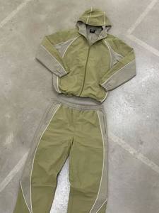 Conjunto deportivo de dos piezas con chaqueta cortavientos personalizada OEM, con cremallera, para correr, de nailon, para hombre. - Product Image 6