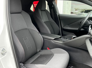 Toyota C-HR 2.0L Híbrido Enchufable, SUV Teamplayer, Eficiente en Consumo de Combustible, Automático, Volante a la Izquierda, Calidad de Exportación - Product Image 4