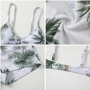 Ensemble de yoga 2 pièces imprimé papillon bleu avec finition dorée, body à col en V profond et jupe portefeuille longueur genou - Product Image 4