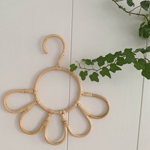 Perchas de ratán con forma de pétalo para ropa de bebé y niño pequeño, accesorio de madera para exhibir prendas. - Product Image 5