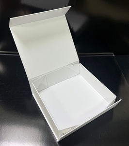 Emballage cosmétique professionnel bicolore, écologique et recyclable, avec pelliculage mat, gaufrage et doublure en éponge - Product Image 2