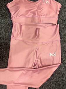 Conjunto de Yoga para Mujer, Diseño Sólido con Tirantes Cruzados, Top Corto sin Costuras de 2 Piezas, Leggings Largos de Cintura Alta, Ropa Deportiva de Primera Calidad para Gimnasio - Product Image 4