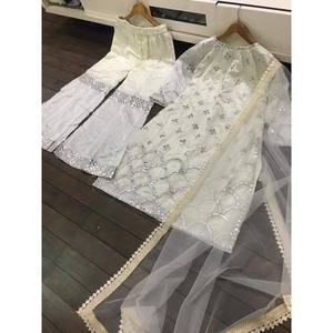 Conjunto de Traje de Fiesta de Chifón de Diseñador con Elegante Trabajo en Papel Metalizado - Product Image 1