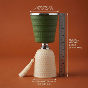 Quemador de incienso árabe bicolor con acabado en polvo verde y crema, detalles plateados y un encantador diseño martillado con borla lateral. - Product Image 3