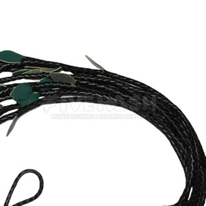 Flogger de cuero con correas largas y suaves y mango ergonómico que proporciona un agarre cómodo y un rendimiento equilibrado - Product Image 4
