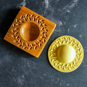 Wholesale Price Wooden <b>Cookie</b> Stamp Mold Holly Leaf Pattern Embossed Biscuit Press Handmade Baking <b>Tool</b> for Bakery Use Wholesale - Product Image 1
