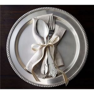 Assiette de service ronde en métal argenté festonné de luxe, plateau texturé antique pour la décoration de table de mariage, d'événements et de fêtes - Product Image 6