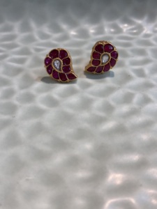 Pendientes de flor chapados en oro con doblet rojo y doblet blanco en el centro para mujer, joyería vintage para fiestas. - Product Image 2