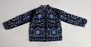 Chaqueta de terciopelo con bordado floral Suzani para mujer, estilo bohemio, artesanal, con forro de algodón. - Product Image 4