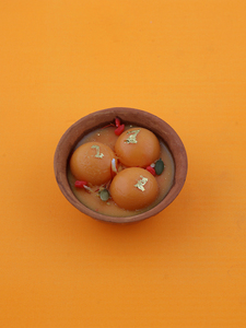 Rakhi de Piedra Verde Único con Pulsera Combinada, Joyería Hecha a Mano con Hilo Ajustable, Regalo Perfecto para Hermanos en Ocasiones Festivas - Product Image 4