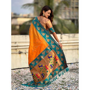 Sari Paithani de Seda Suave Naranja Elite Weaves con Diseño de Loto, Ropa India y Pakistaní, 650g - Product Image 4