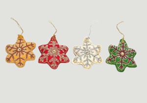 Ornement suspendu étoile brodée Zari |   Décorations de Noël et de fête en perles pour arbre de Noël |   Décoration suspendue en tissu indien Zardozi - Product Image 1