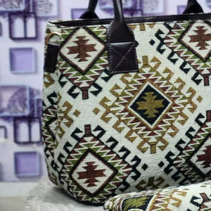 Bolso de Mano de Diseño Exclusivo Bohemio con Jacquard de Diamantes Multicolor – Set de 2 Piezas (Bolso Tote y Bandolera) a Excelente Precio - Product Image 2