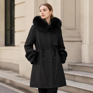 Manteau d'hiver élégant noir mi-long en duvet avec capuche et poignets en fourrure pour femme - Product Image 3