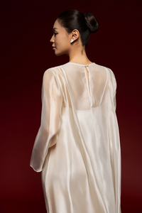 Robe midi en voile de soie rayée pour femme, col rond, manches classiques, détail boutonné, fente latérale, style minimaliste ample et respirant - Product Image 4