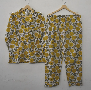 Ensemble de pyjama élégant en coton imprimé à la main pour femmes, motif floral jaune marguerite, vêtements de nuit botaniques, prix usine - Product Image 1